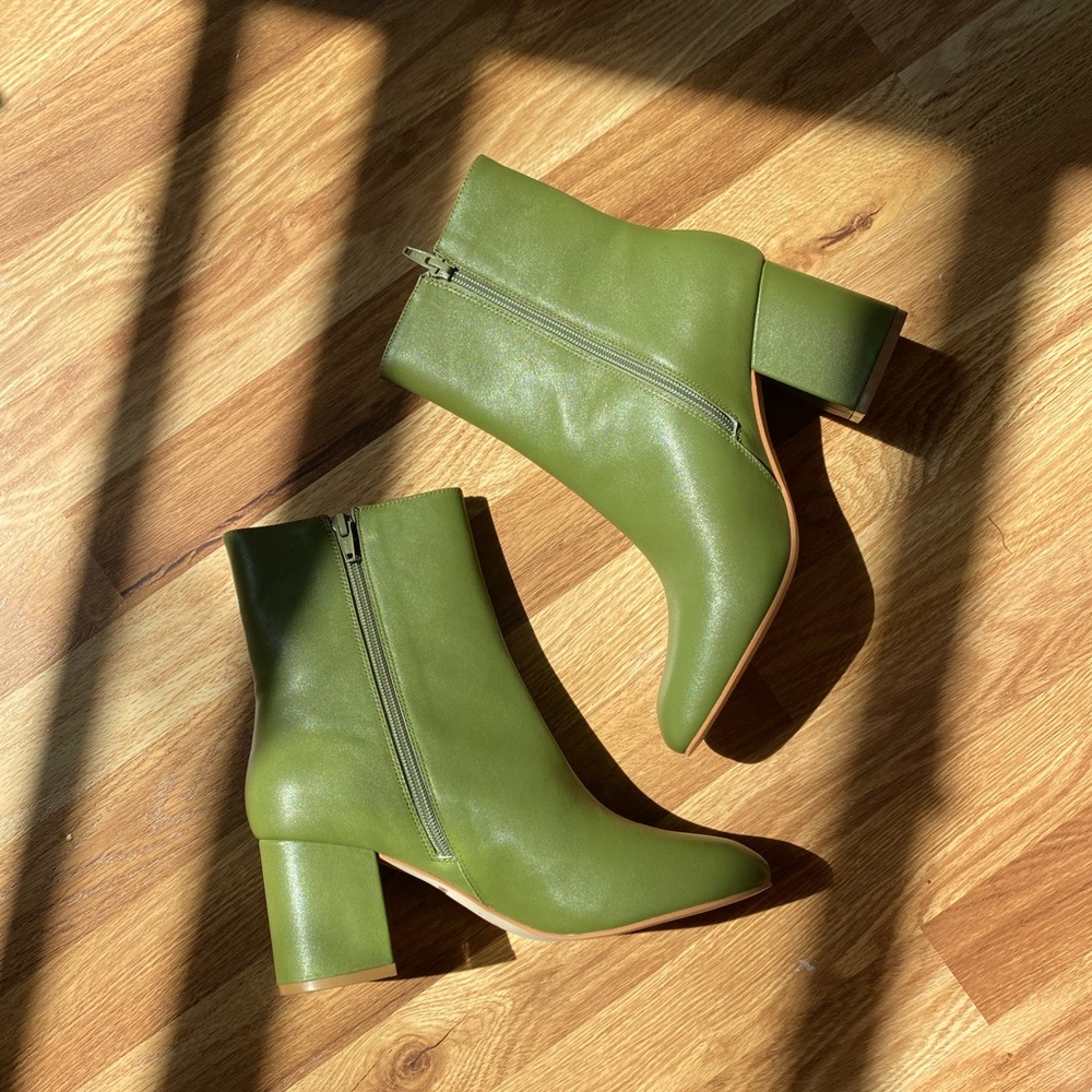 Intentionally Blank Janetta boots in cactus size 9